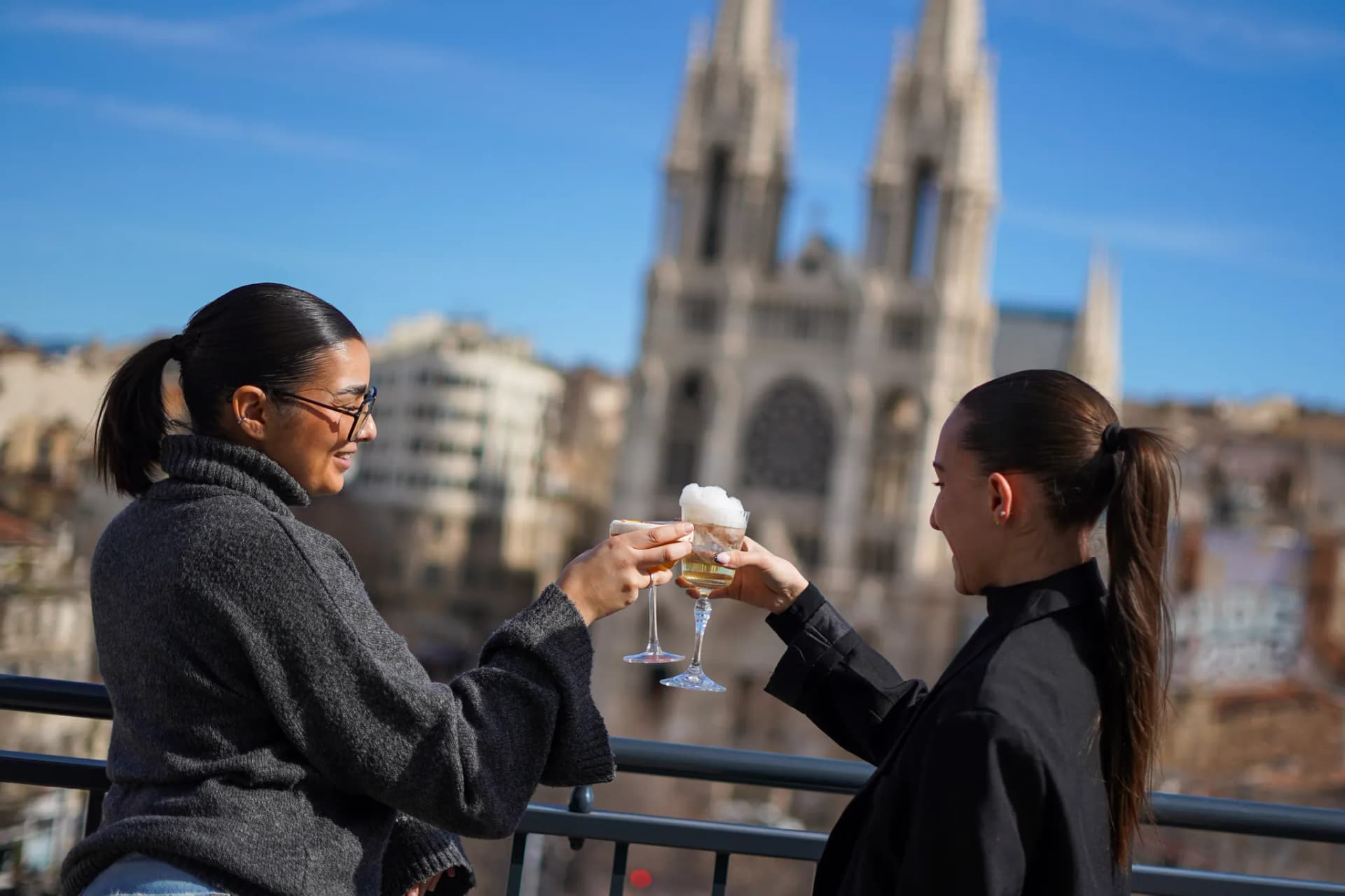Cocktails signature du bar rooftop